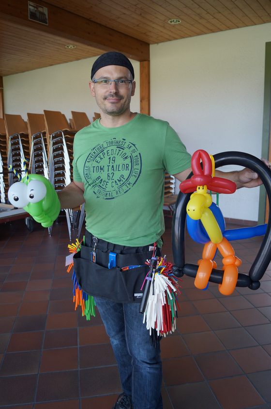 Alexander beim Ballonkunst-Einsatz